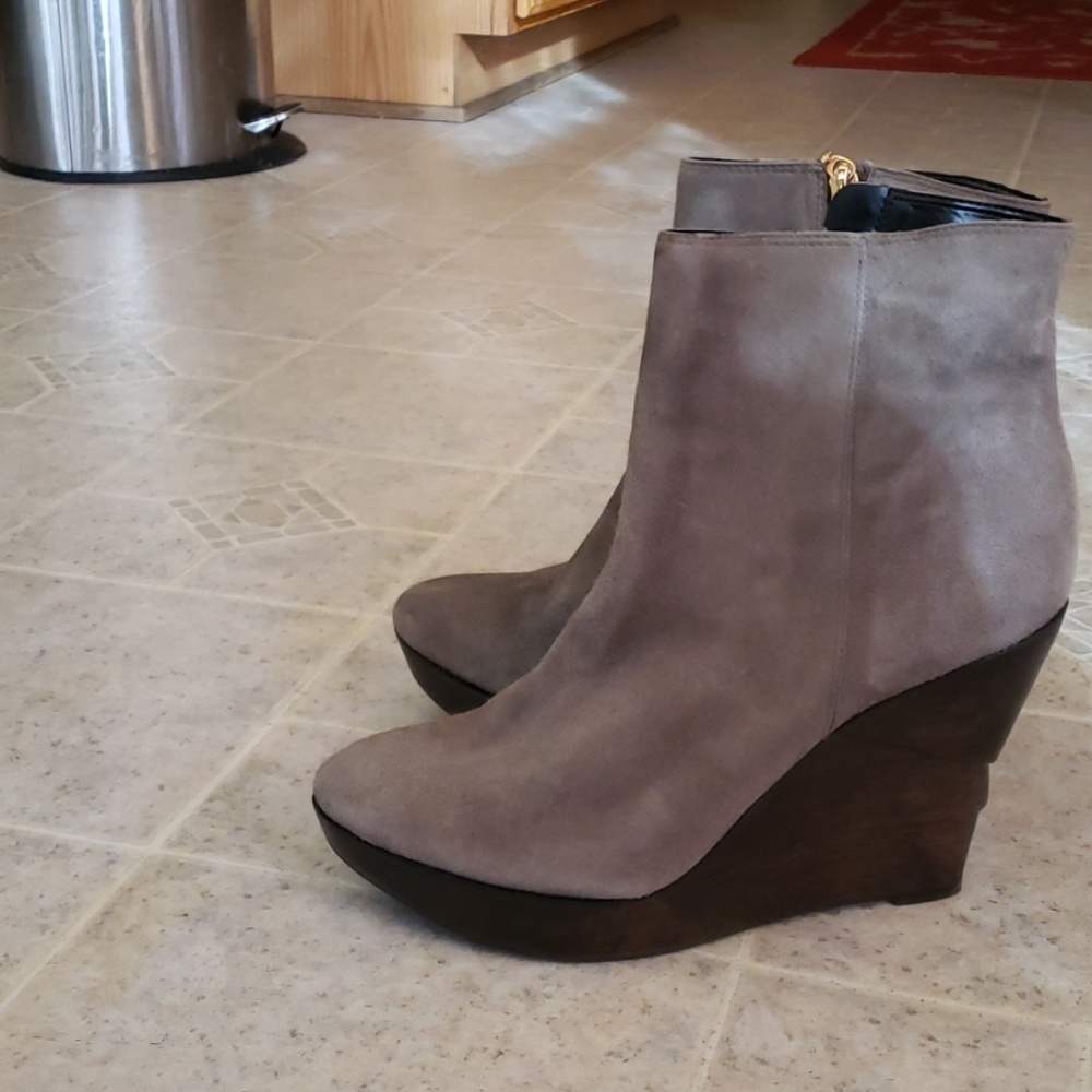 Diane Von Furstenburg Euc Real Suede Platform Wed… - image 4